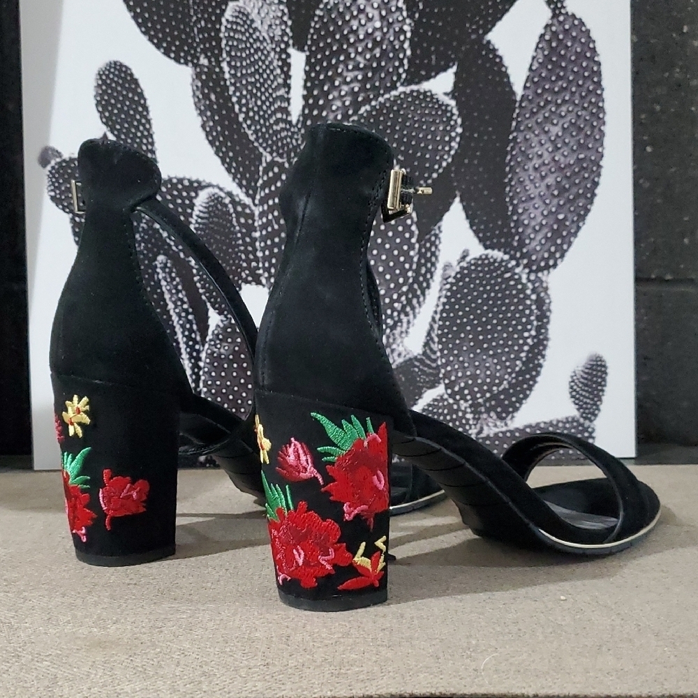Kenneth Cole Black and Red Floral Embroidered Heels